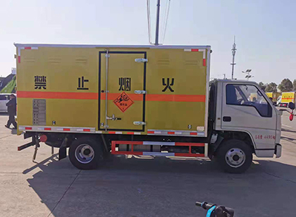 沧州爆破器材运输车工人安全操作规范与智能技术保障